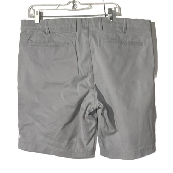 GAP Essential 10 inch Khaki Shorts Size 38 Light Gray - Picture 2 of 4